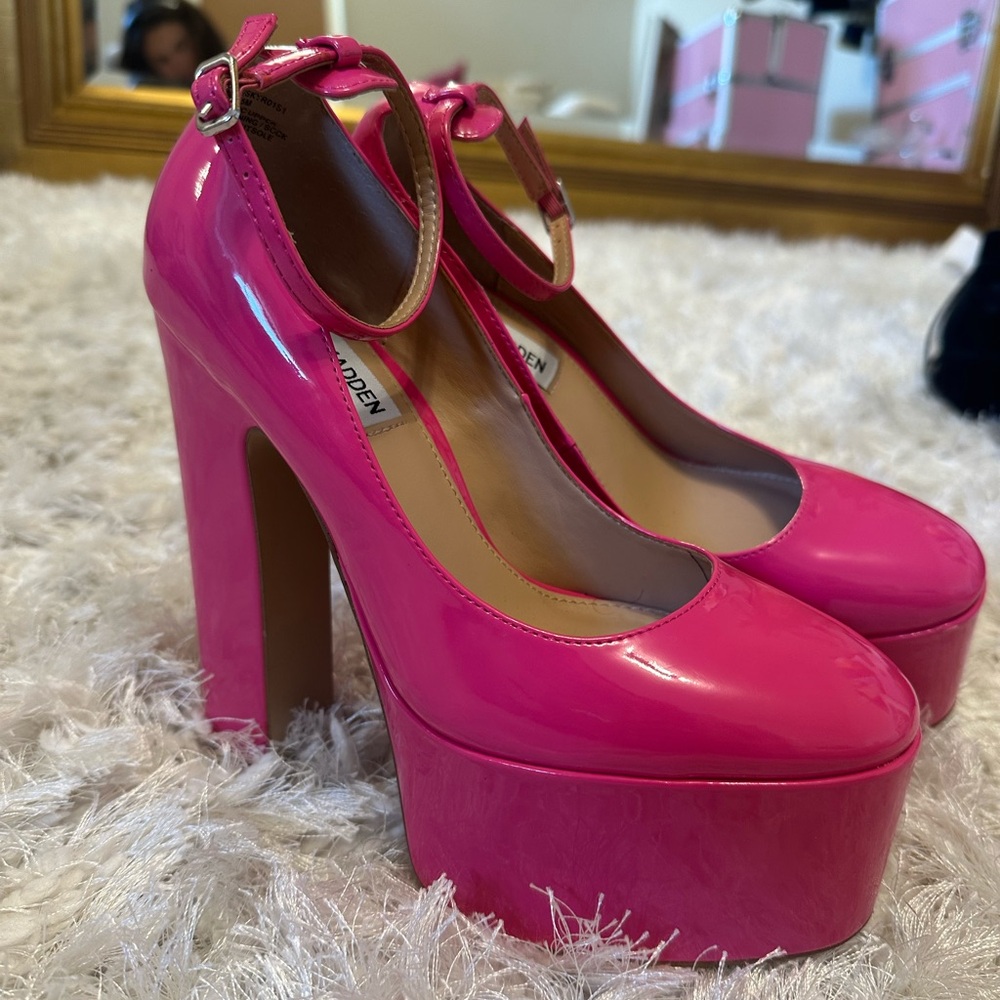 STEVE MADDEN 6in Pink platform Pumps NEW